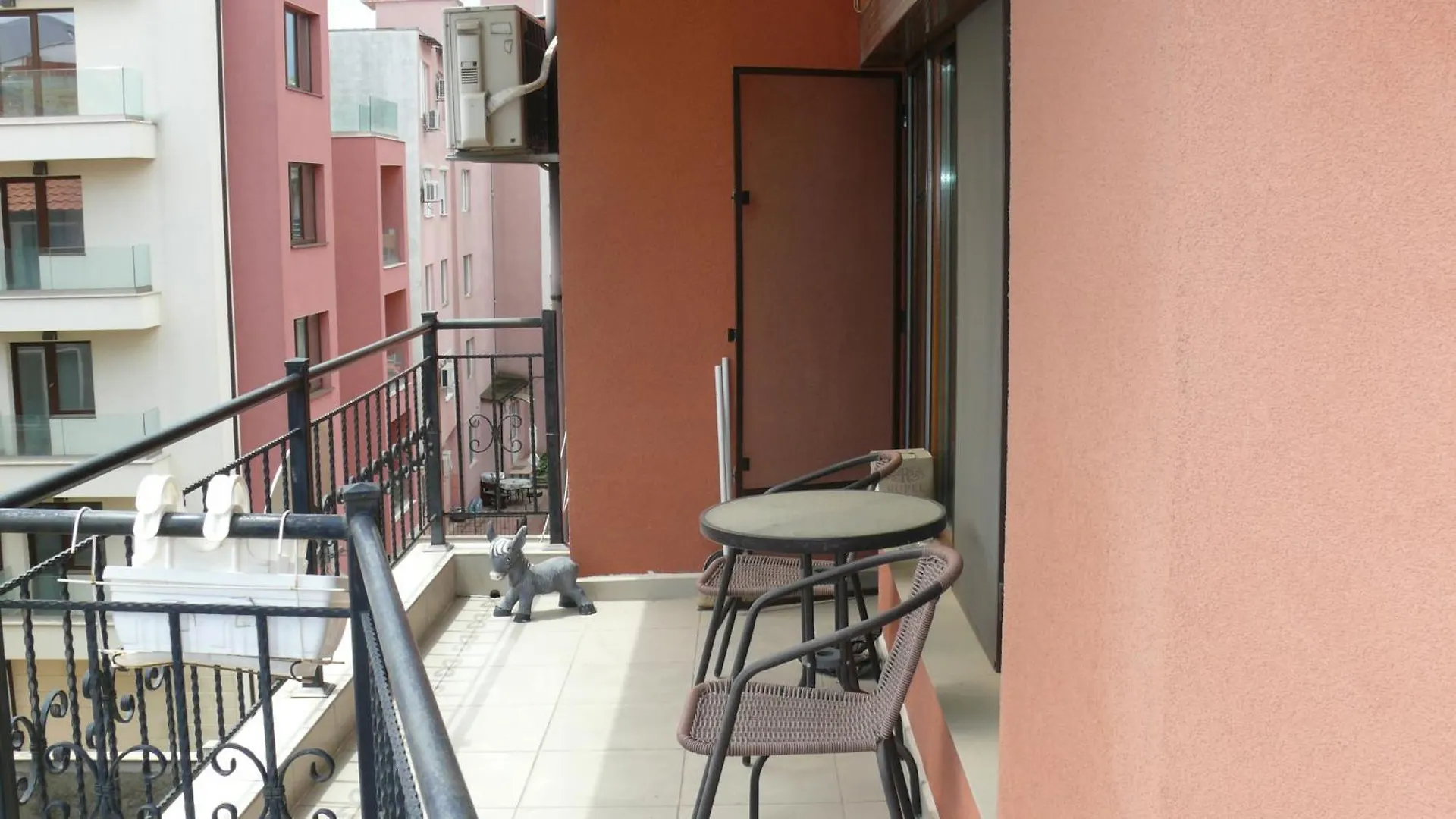 Apartmán 3-Х Комнатный Аппартамент Burgas City 0*,  Bulharsko
