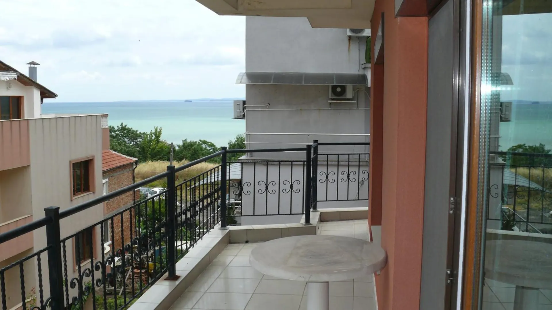Apartmán 3-Х Комнатный Аппартамент Burgas City